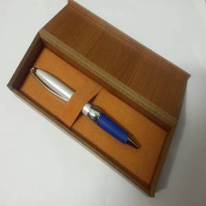 Boligrafos - Boligrafo Blanco y Azul en caja de madera (Últimas Unidades) 